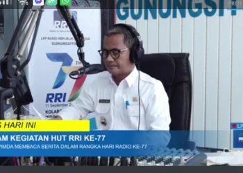 Bupati Nias Membaca Berita Dalam Rangka Hari Radio Ke – 77