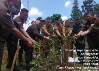 Penyuluhan Hukum Perihal Dana Desa (DD),dan Tindak Pidana Korupsi Beserta Penanam Pohon Oleh Kajari Purwakarta
