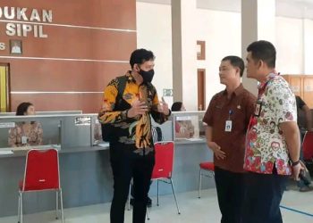 Plt. Kadis Dukcapil Kab. Nias Menerima Kunjungan Tim PEKPPP KEMENPAN-RB