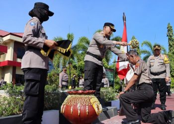 Kapolres Probolinggo Pimpin Upacara Korp Kenaikan Pangkat Pengabdian Serta Berikan Penghargaan Terhadap Anggota Polri dan Masyarakat Berprestasi