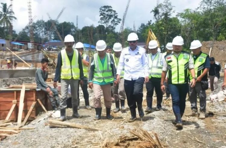 Bupati Nias Barat Tinju Perkembangan Pembangunan RS Pratama di Lōlōgolu