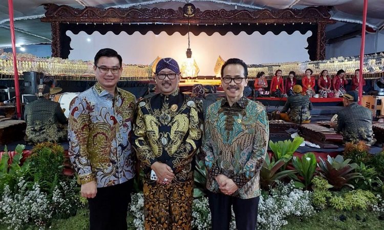 Dr. Yanto, SH, MH Pejabat MA Jadi Dalang di Festival Mie Bakso