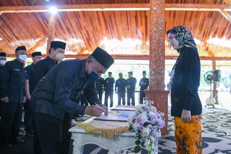 Rotasi Mutasi, Bupati Purwakarta Lantik Puluhan Pejabat Administrator dan Pengawas