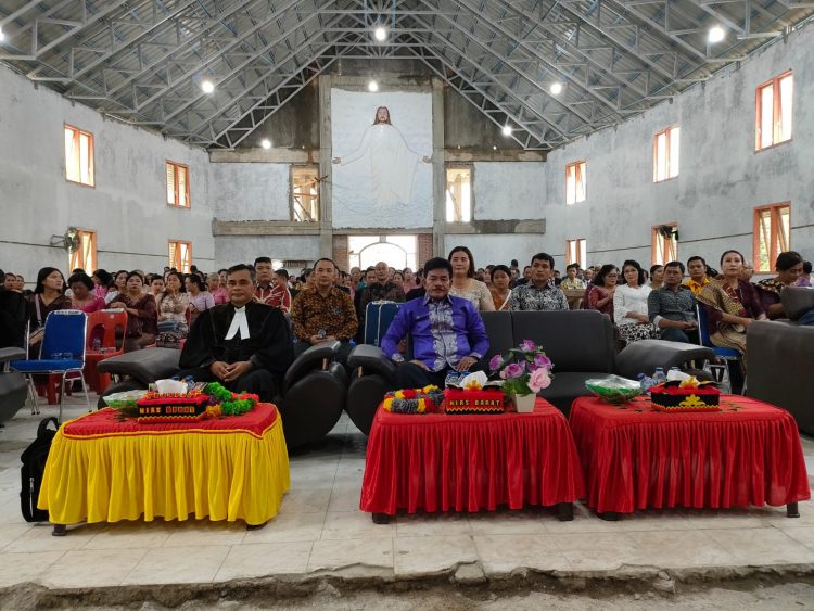 Pada Hari Yang Sama, Bupati Nias Barat Hadiri Dua Kegiatan Gereja Di Lokasi Berbeda