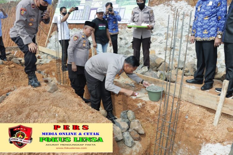 Peletakan batu pertama oleh Kapolres Lampung Utara, tandai pembangunan Masjid Al-Muttaqin