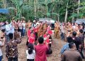 Masyarakat Mandrehe Utara Antusias Menyambut Kunjungan Kerja Bupati Nias Barat
