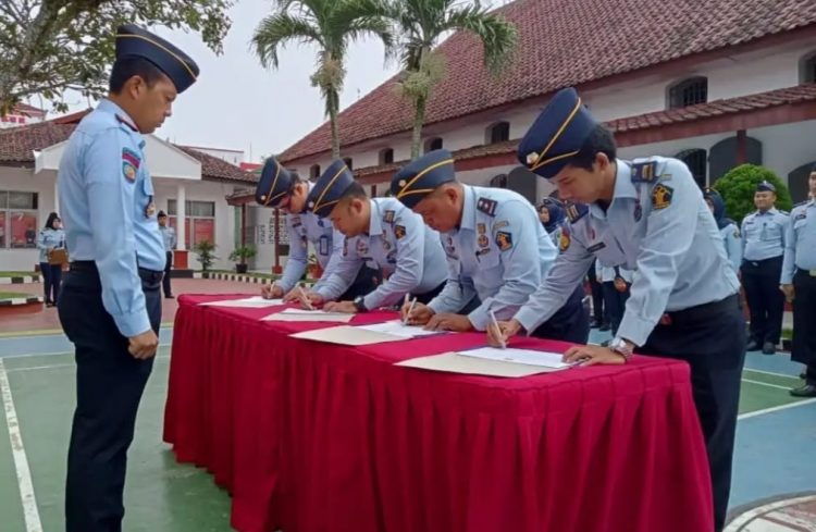 Petugas Lapas Rangkasbitung kompak Ikrar Netralitas Dan Integritas Hadapi Pemilu 2024