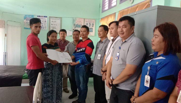 Program “PAYUNG ALAKIA” Pelayanan Perdana di Puskesmas Bawolato, Oleh Dukcapil