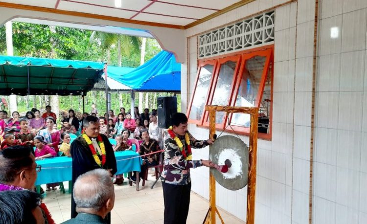 Bupati Nias Barat Hadiri Pentahbisan Gedung Gereja ONKP Jemaat Gawuhao