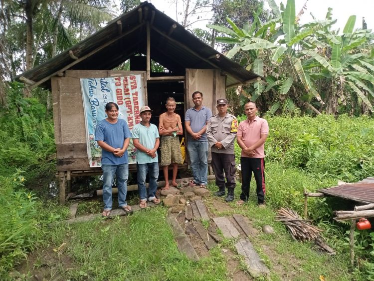 Yustiaman Zamasi Dampingi Bhabinkamtibmas Polsek Gidō Bagikan Sembako