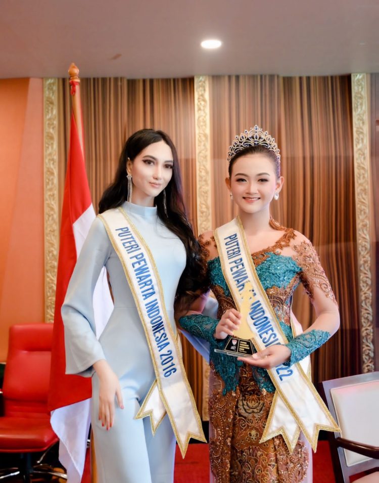 Hany Fiona Citra Dinobatkan sebagai Puteri Pewarta Indonesia 2022