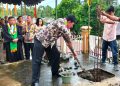 Hadiri Peletakkan Batu Pertama Kantor Jemaat BNKP Fadoro, Bupati Nias Barat Harapkan Warga Jemaat Tingkatkan Kekompakkan