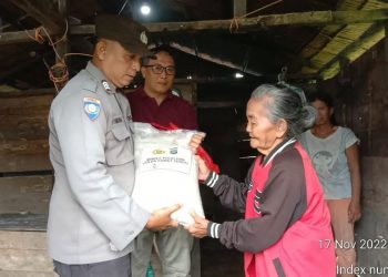 Bhabinkamtibmas Polsek Gidō Salurkan Tali Asih Kapolri dan Kapolda Sumut