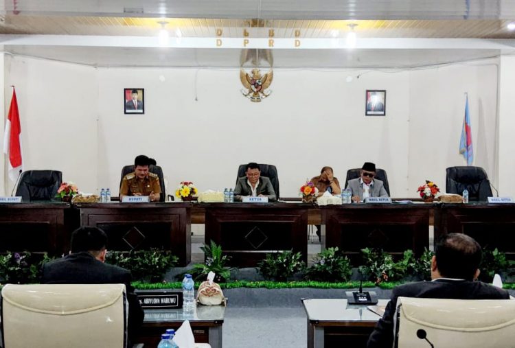 Bupati Hadiri Rapat Paripurna Penyampaian Pandangan Umum Fraksi DPRD Kab. Nias Barat
