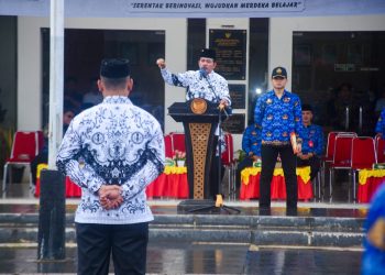Bupati Nias Barat Khenoki Waruwu Jadi Pembina Upacara Hari Guru Nasional Dan HUT PGRI