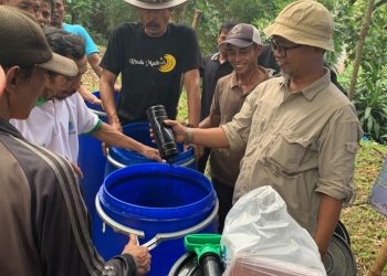 Kolaborasi Pembuatan Infrastruktur Program Olah Gulma eceng Jadi Humus Aktif dan Enzymatic