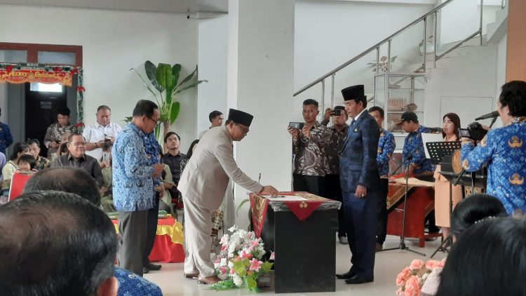 Bupat Nias Barat Lantik Sozisokhi Hia Menjadi Sekda Defenitif