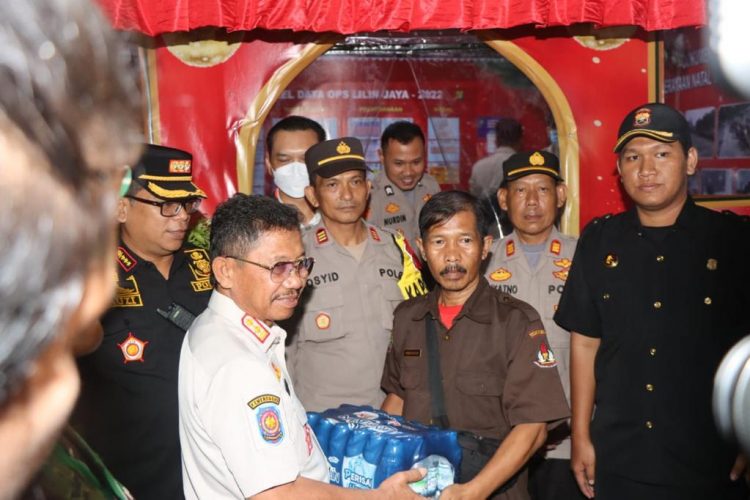 Malam Perayaan Natal, Kapolrestro dan Forkopimda Kota Tangerang Monitoring Pengamanan di Gereja dan Pospam