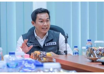 AMAZING…WOW BAGAIKAN SEORANG RAJA, SEKDA PURWAKARTA PERINTAH PEGAWAI SALAH SATU DINAS UNTUK TEMUI WARTAWAN