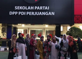 Srikandi REPDEM PDI-PERJUANGAN Kabupaten Bekasi dan Ibu-Ibu Baitul Muslimin Hadiri Acara Doa Bersama di Masjid AT-TAUFIQ
