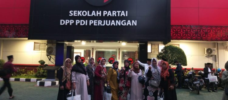 Srikandi REPDEM PDI-PERJUANGAN Kabupaten Bekasi dan Ibu-Ibu Baitul Muslimin Hadiri Acara Doa Bersama di Masjid AT-TAUFIQ