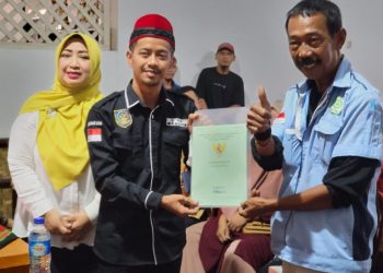 Hari ini Kepala Desa Sukajaya Bagikan Sertifikat Warganya, Masyarakat Merasa Terbantu