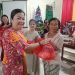 Hadiri Perayaan Natal Gereja AMIN Wilayah VI, Dewia Zebua Berikan Tali Asih Kepada Janda