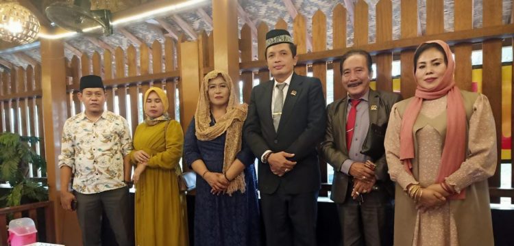 Ketua Presidium FPII Dra Kasihhati di Pinang oleh CEO PT Jurnalis Nusantara