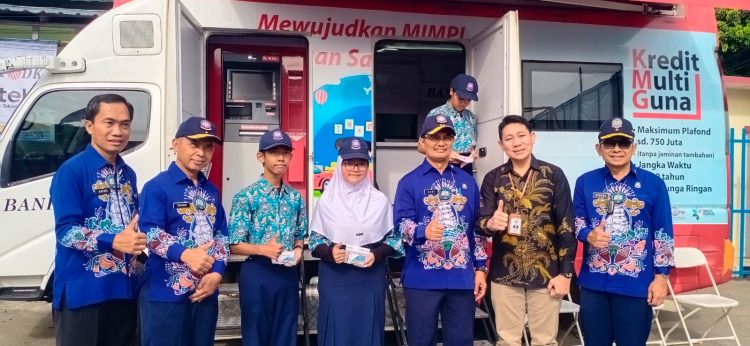 Inovasi Pengembangan Sekolah Berbasis Digital E-Kantin Dan Ruang PAI SMP Hang Tuah 2 Jakarta