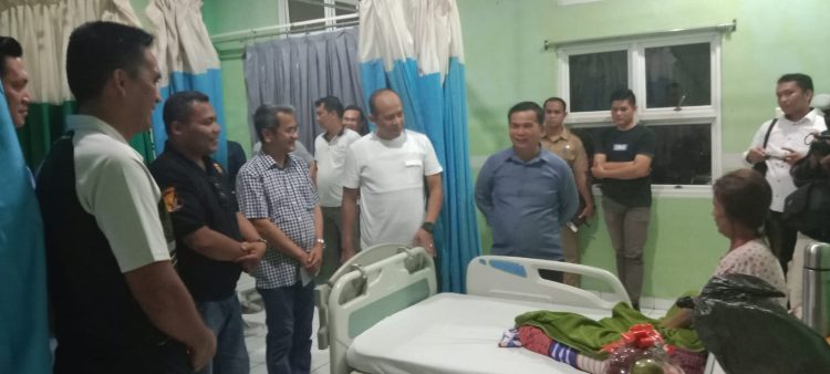 Sambut HPN, Bupati Nias Bersama Forkopimda Besuk Salah Seorang Wartawan