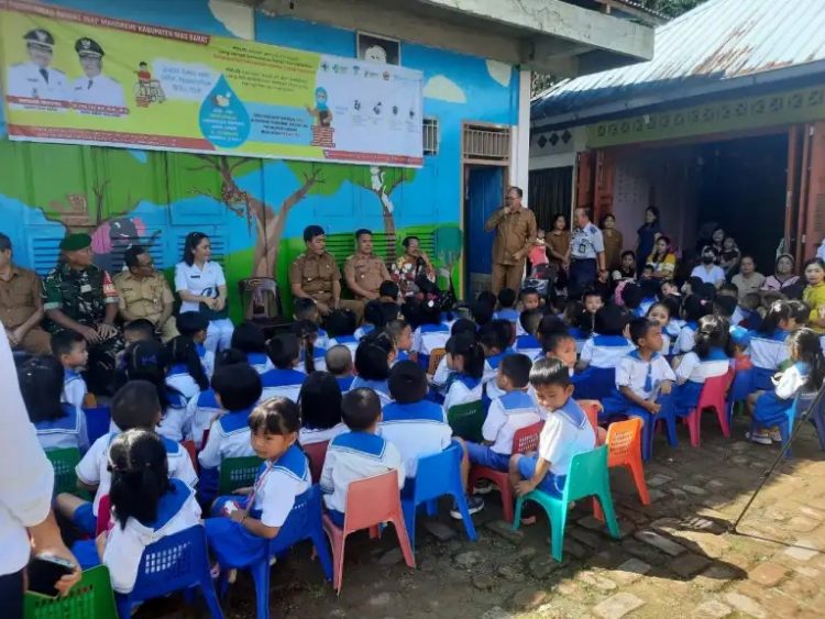 Bupati Nias Barat Hadiri Pemberian Obat-obatan Kepada Anak TK