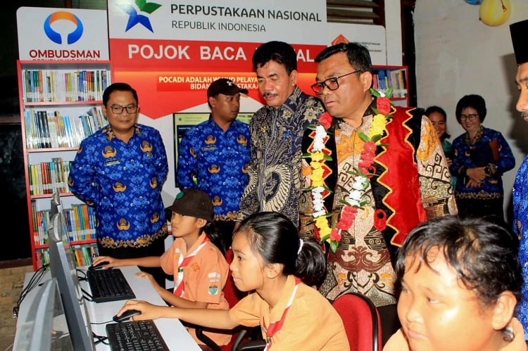 Bupati Nias Barat Bersama Deputi PSDP Resmikan Pojok Baca Digital Nias Barat