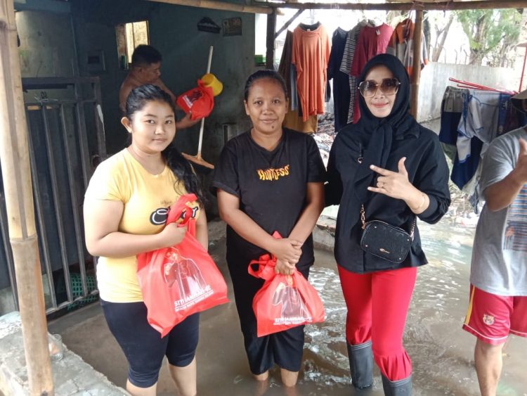 Banteng Betina “SITI JAMILAH” Bacaleg PDI-Perjuangan Hadir di Tengah Warga Terdampak Banjir Tambun Selatan