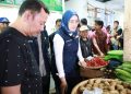 Kawal Pangan Jelang Ramadhan, Ambu Anne Blusukan ke Pasar Leuwipanjang