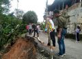 Dinas PUTR Kab. Nias Barat Survei Jalan Longsor di Desa Ononamolō II