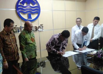 Bupati Nias Barat Menandatangani MoU Pengelolaan Air Bersih Dengan Dirut Perumda Tirtanadi