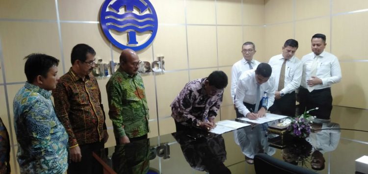 Bupati Nias Barat Menandatangani MoU Pengelolaan Air Bersih Dengan Dirut Perumda Tirtanadi