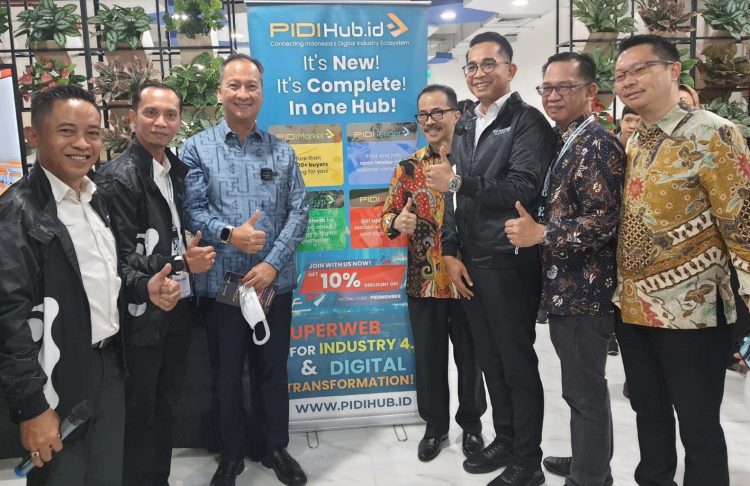 Pengukuhan Pengurus APTIKNAS di Rangkaian Grand Launching PIDI 4.0