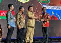 Bupati Nias Terima Penghargaan UHC Award Dari Kemenko PMK