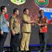 Bupati Nias Terima Penghargaan UHC Award Dari Kemenko PMK