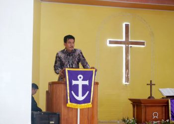 Bupati Nias Barat Hadiri Serah Terima Praeses BNKP Resort 20