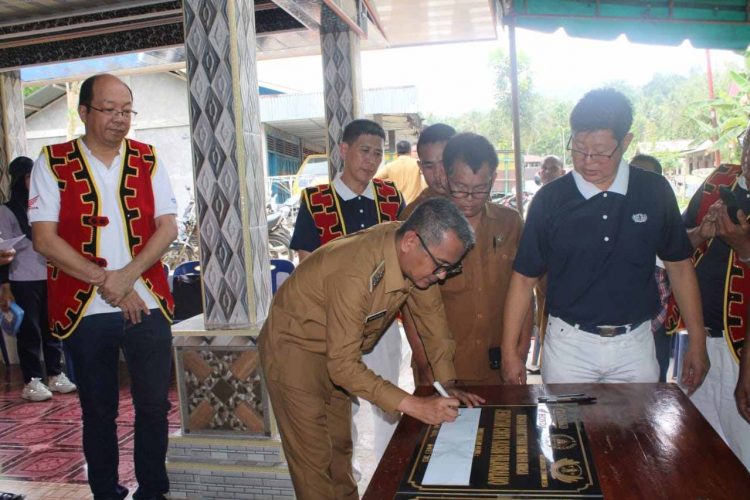 BUPATI NIAS RESMIKAN JEMBATAN CINTA KASIH HILIORALUO DESA ORAHILI KECAMATAN ULUGAWO
