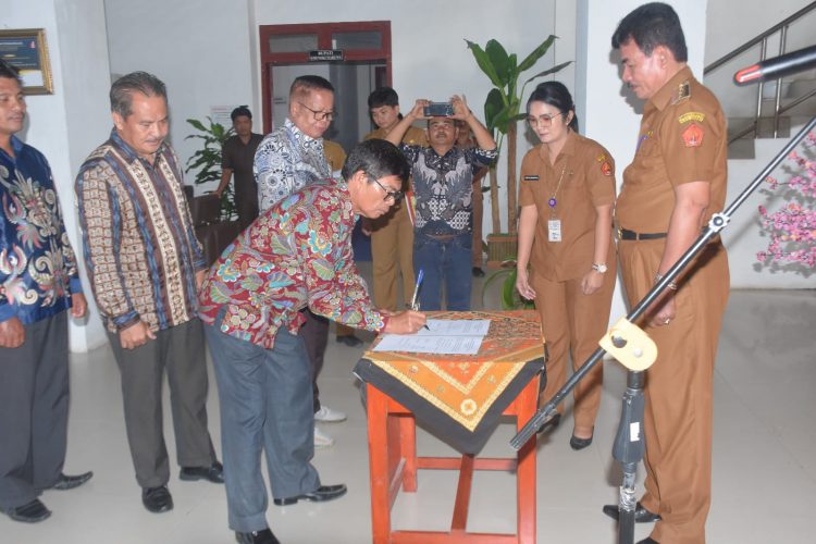 Bupati Nias Barat Kukuhkan Pengurus DPWK PMNBI Kabupaten Nias Barat Periode 2023-2027
