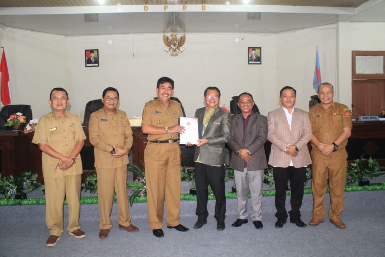 Bupati Nias Barat Sampaikan Nota Pengantar LKPJ Tahun Anggaran 2022 Kepada DPRD