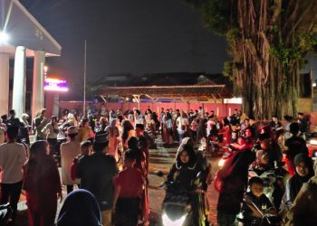 Masyarakat Desa Malang Nengah Menggelar Pawai Obor Serta Bagi-Bagi Doorprize