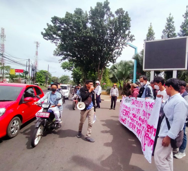 Aksi Demo MADILOG Tuntut Mundur Kadis Perkimta Tangsel, Disinyalir Maraknya Dugaan Gratifikasi