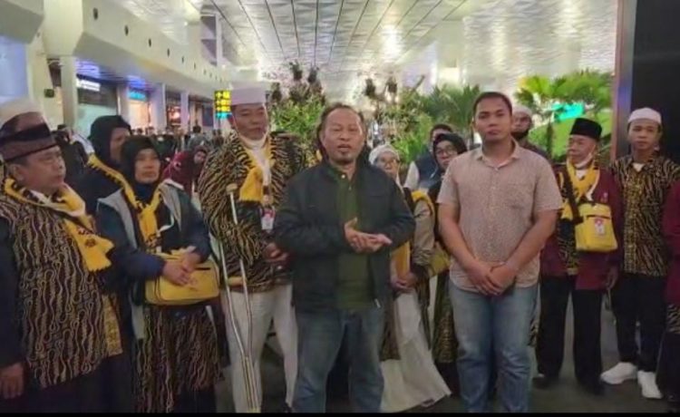 21 Jamaah Gagal Akhirnya Dibantu Polresta Bandara Soetta Berangkat Umrah