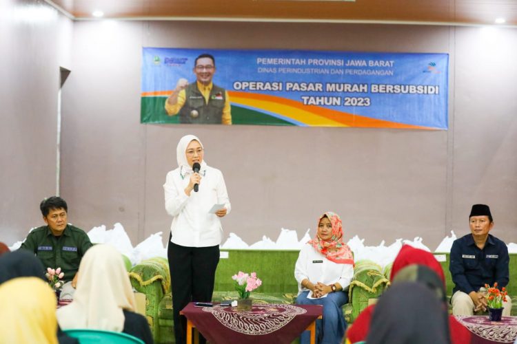 Kendalikan Inflasi Daerah, Bupati Anne Salurkan Komoditas OPM Bersubsidi