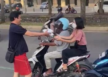 Menjelang Buka Puasa Managerment Trenz Berbagi Takjil