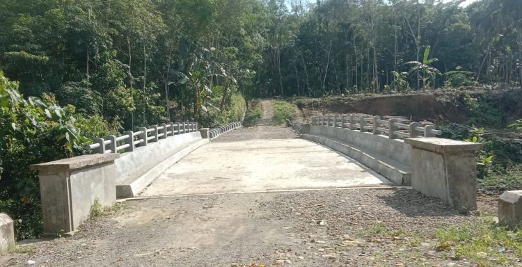 Tingkatkan Perekonomian Masyarakat, Pemkab Nias Bangun Jembatan Hubungkan Tiga Desa